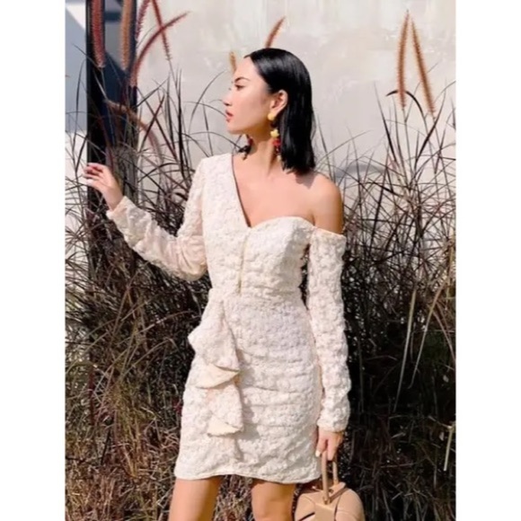 Self-Portrait Dresses & Skirts - Nwt Self-Portrait Sequin Ruffle Mini Dress Ivory